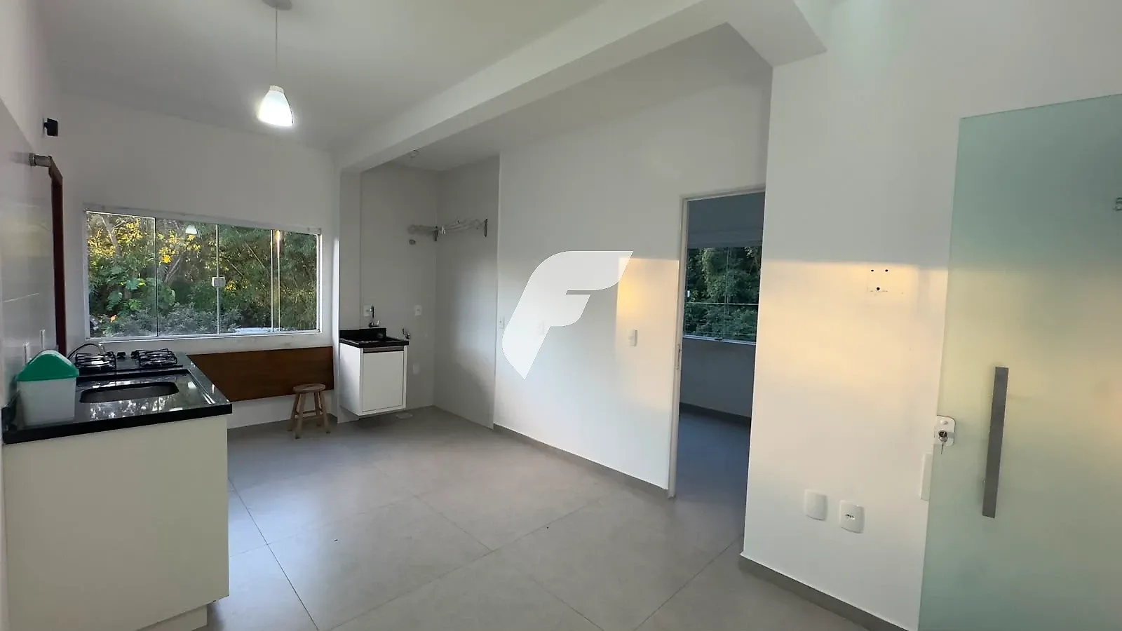 Apartamento de 1 dormitorio con cocina abierta y 30 m² — photo 5