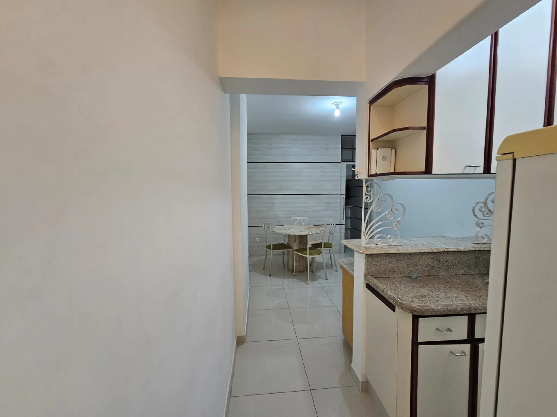 Quitinete mobiliada com cozinha americana e 32 m²