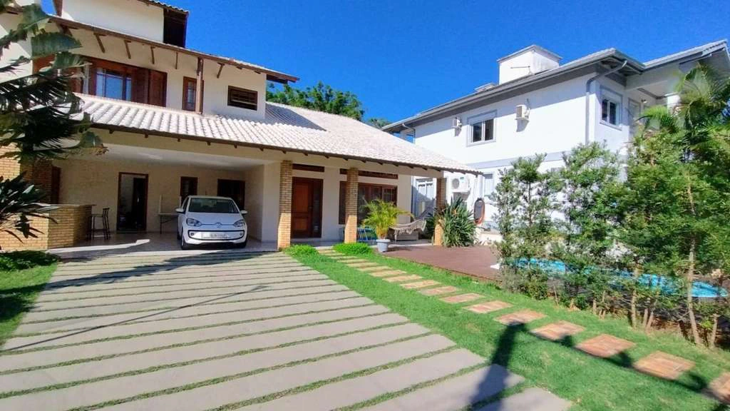 Casa de 250 m² com 4 quartos e jardim privativo — photo 2