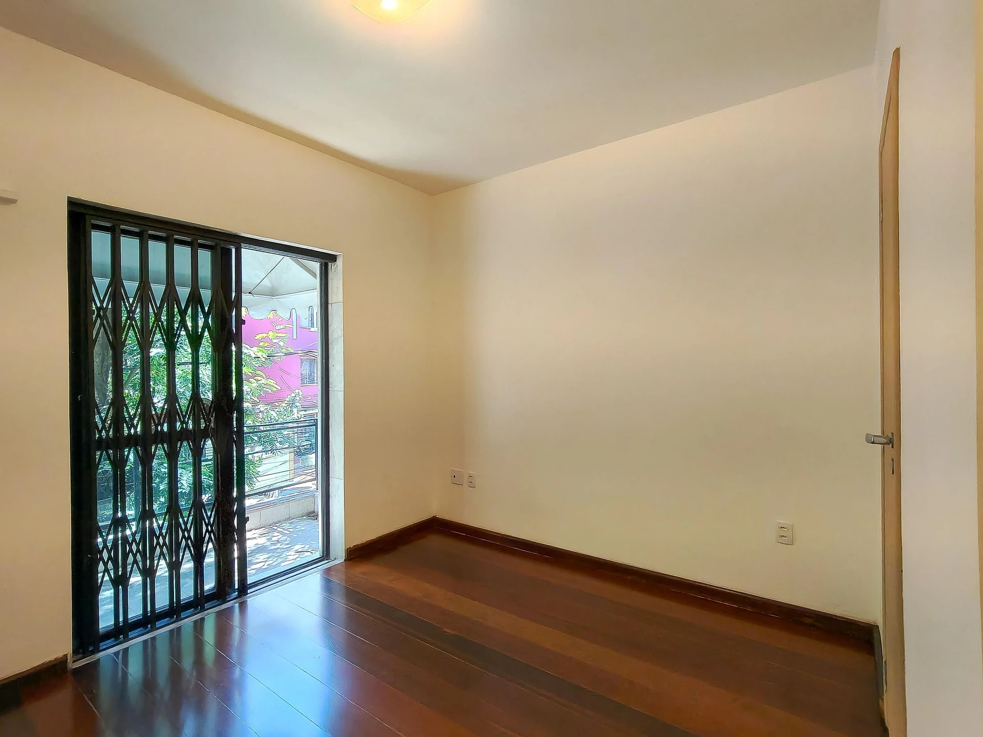 House for rent with 5 bedrooms and 8 bathrooms — photo 108