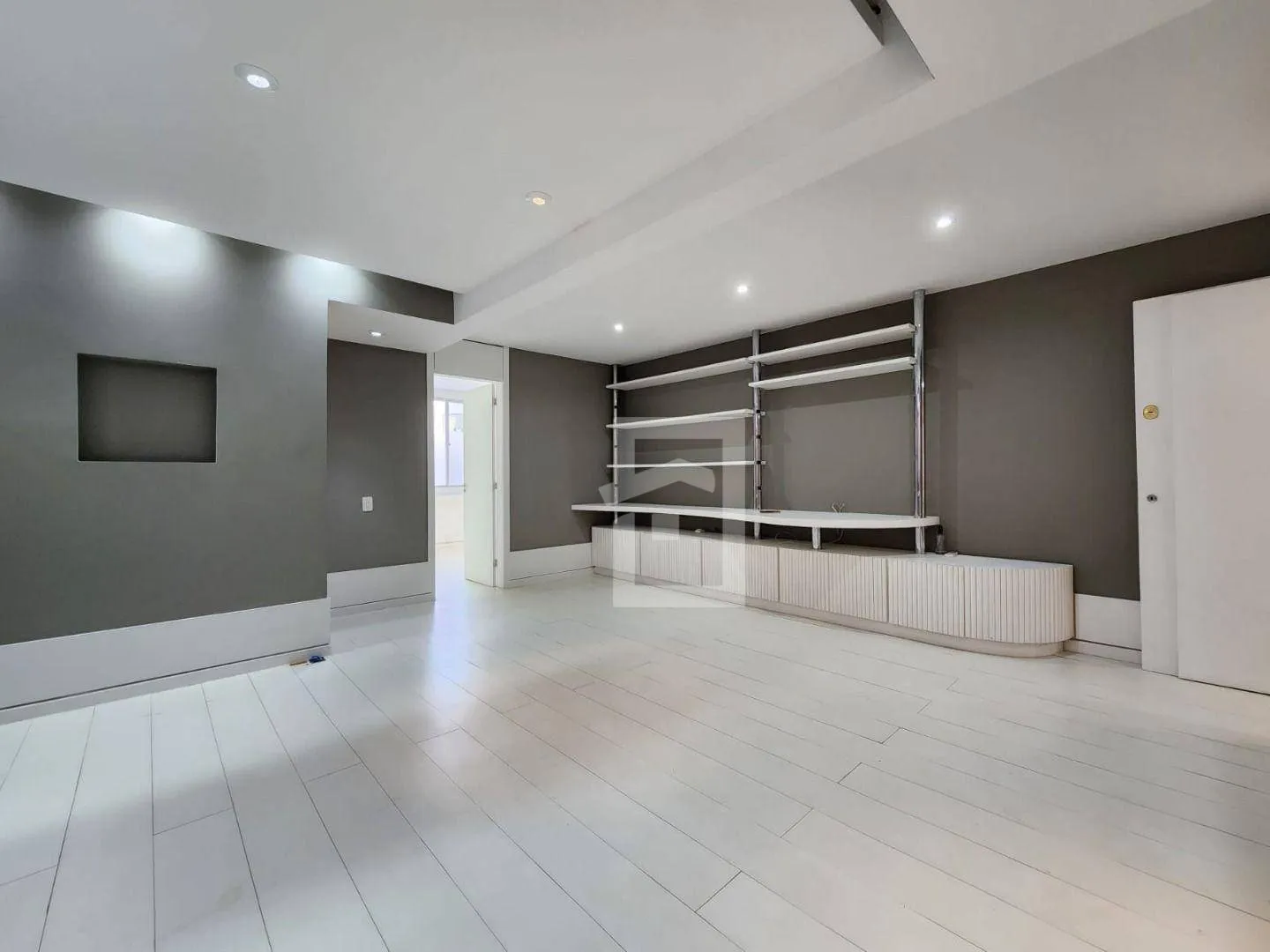 Duplex penthouse with 5 bedrooms and 5 bathrooms — photo 15