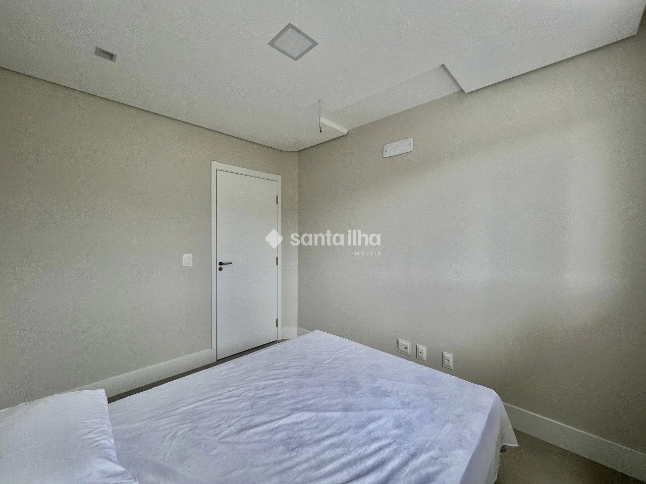 Floor-to-ceiling windows in a 3-bedroom apartment, 152 m² — photo 7