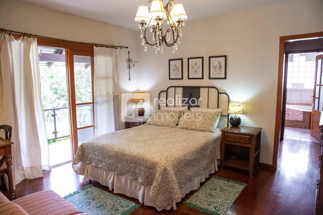 4-bedroom house with a bathtub in Florianópolis — photo 5