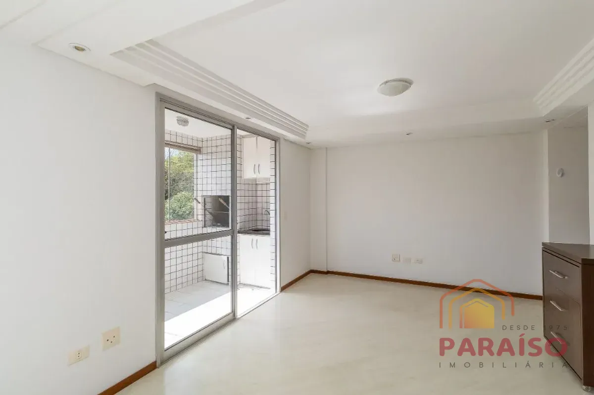 Balcony with a grill in a 2-bedroom apartment, 90 m² — photo 16