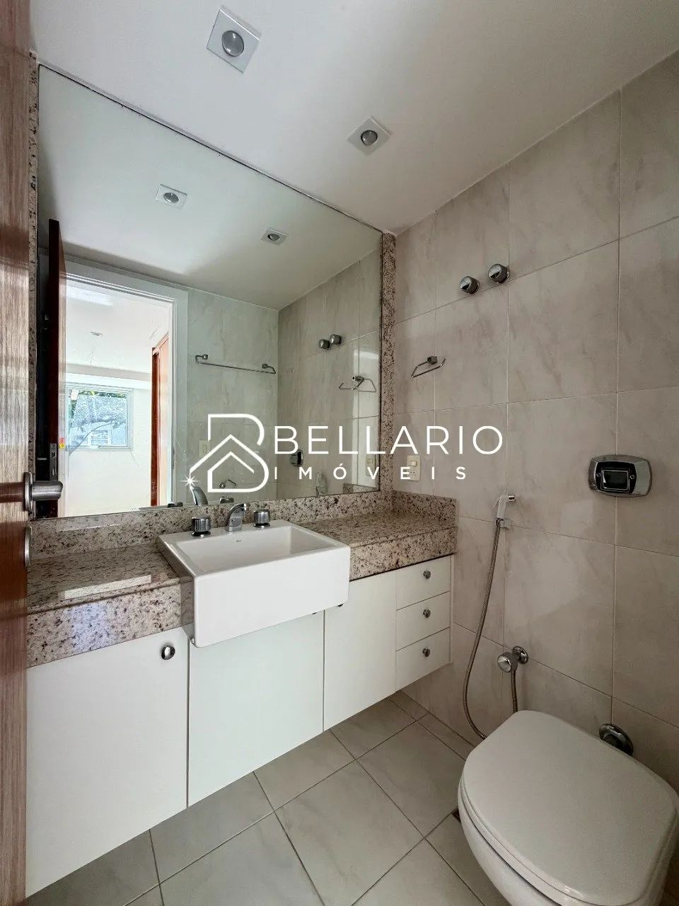 4-bedroom apartment with 5 bathrooms and glass balcony — photo 18