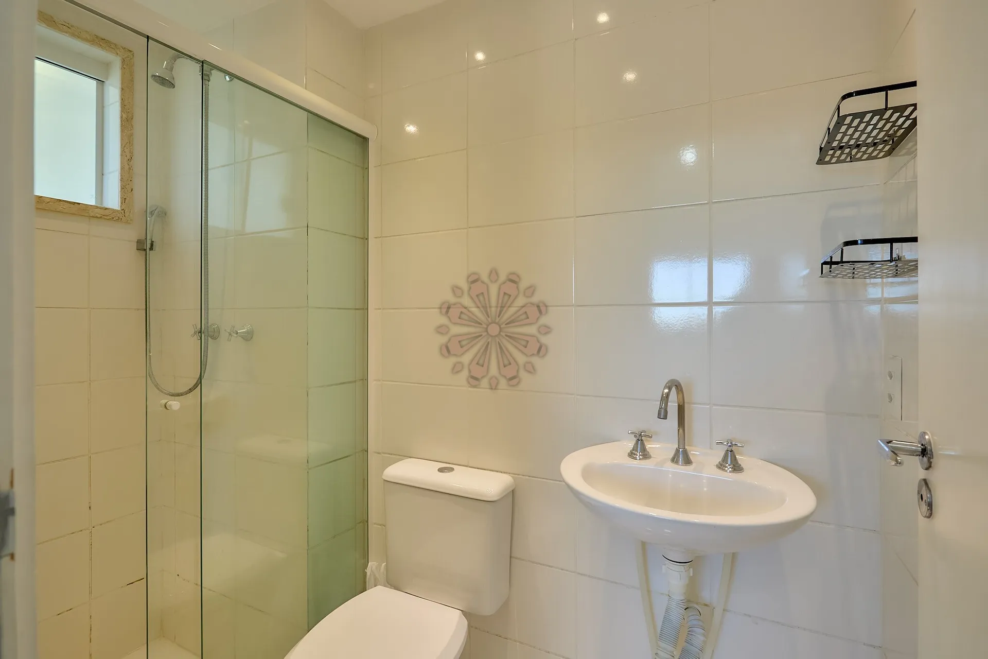 Furnished apartment, 68 m², with a glass-enclosed balcony — photo 14