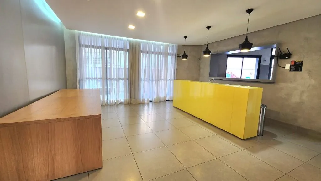 2-bedroom apartment with suite and glassed balcony — photo 33