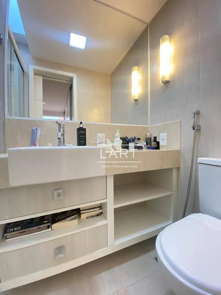 Apartamento com 4 dormitórios e 5 banheiros, 350 m² — photo 21
