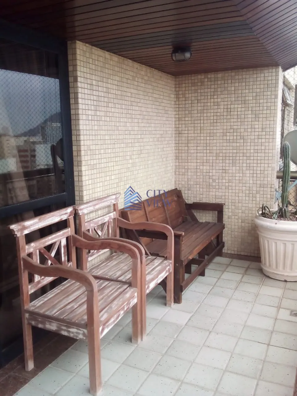 Apartamento com 4 quartos e cozinha fechada moderna — photo 10