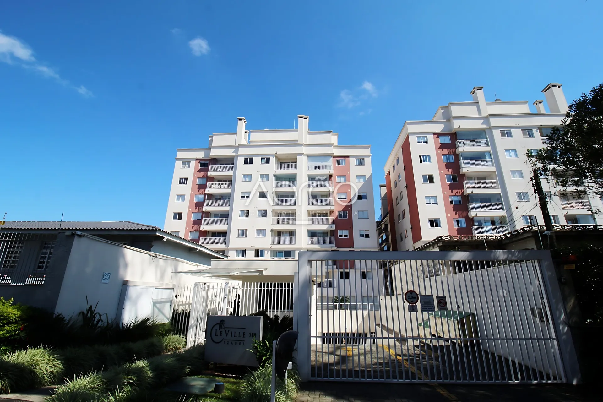 Spacious 3-bedroom apartment with 3 bathrooms — photo 45