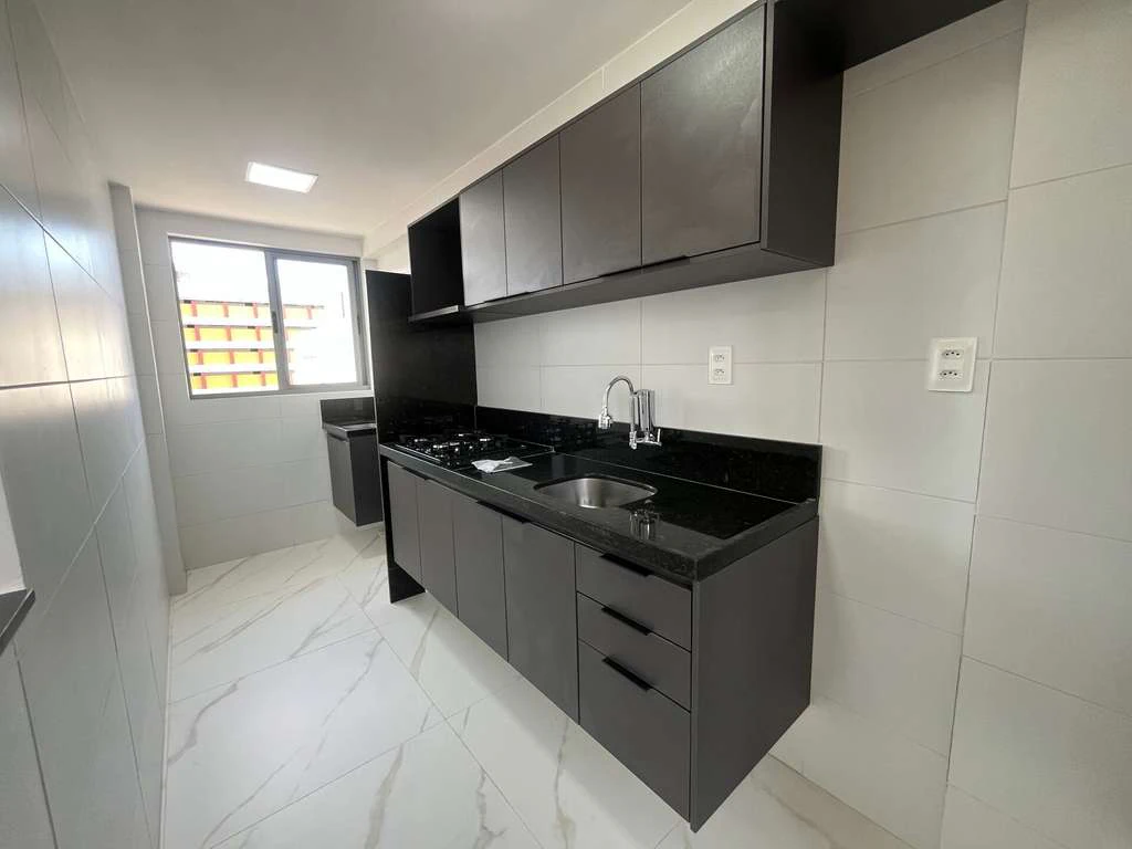 Unfurnished 60 m² apartment with open-plan kitchen — photo 2