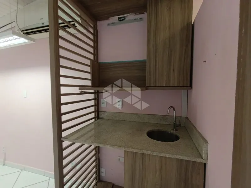 80 m² studio with balcony and air conditioning — photo 3