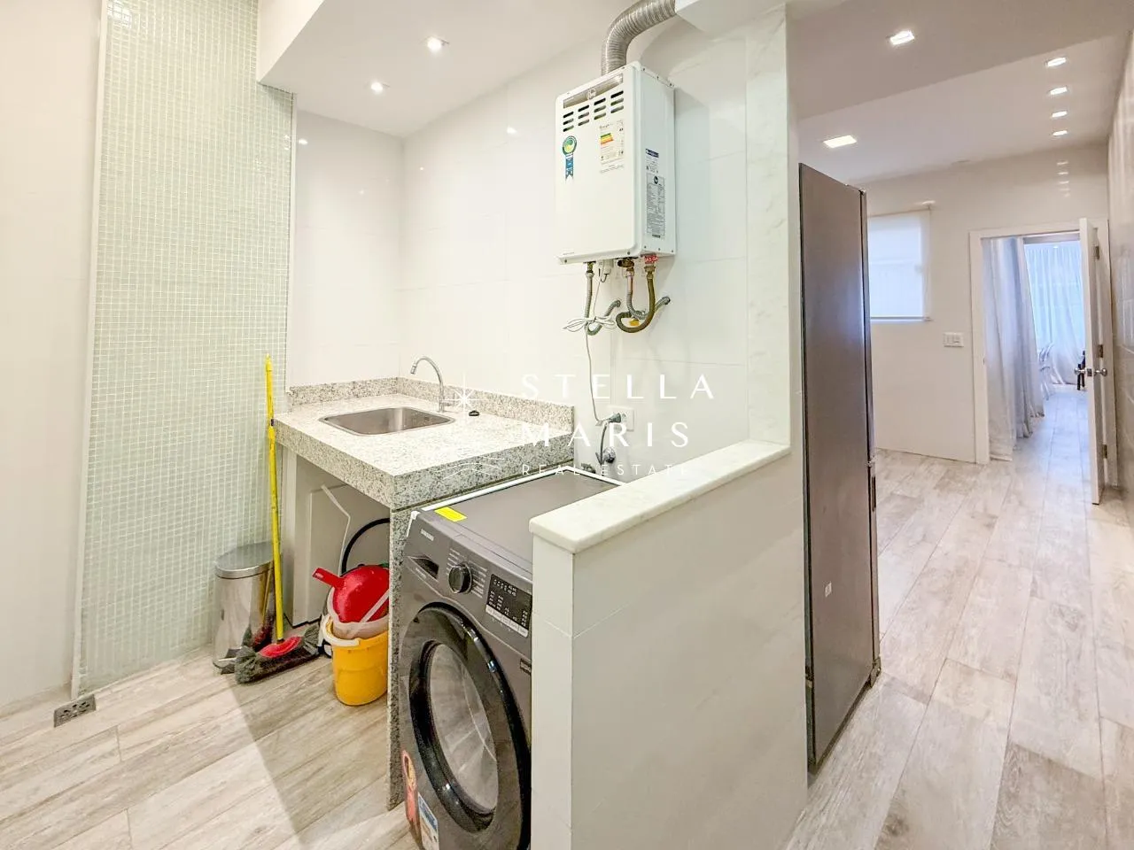 Furnished apartment with 3 bedrooms and 3 bathrooms — photo 33
