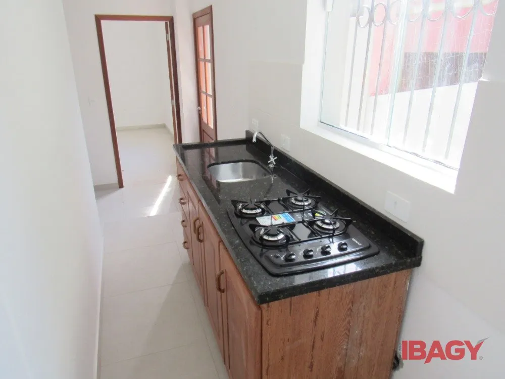 One-bedroom, 30 m² apartment in Florianópolis — photo 2