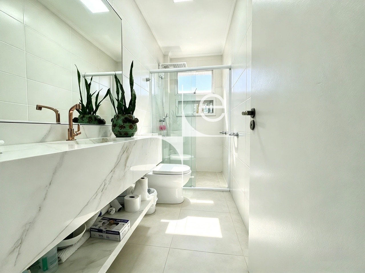 Furnished apartment, 184 m², with floor-to-ceiling windows — photo 11