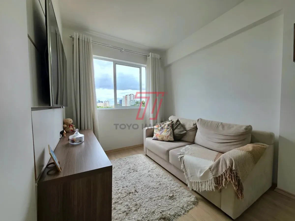 Wood or laminate floors in a one-bedroom apartment, 34 m² — photo 5