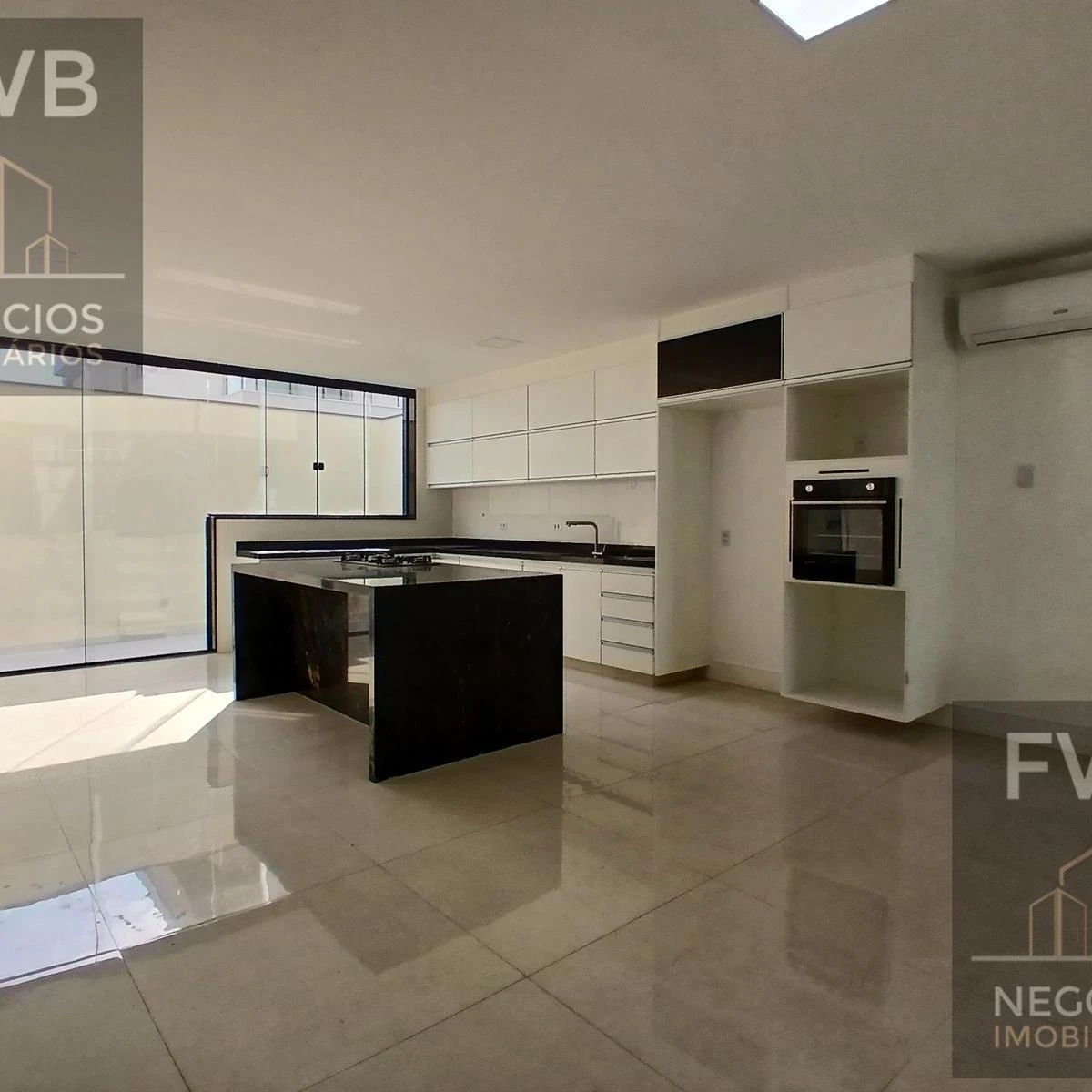 House, 464 m², with floor-to-ceiling windows — photo 3