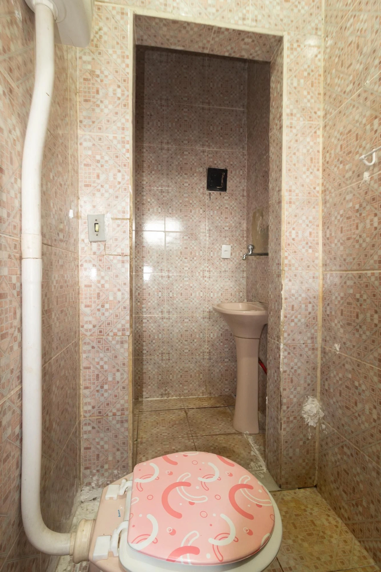 Студія з балконом, потрібен ремонт, 1 спальня — photo 11