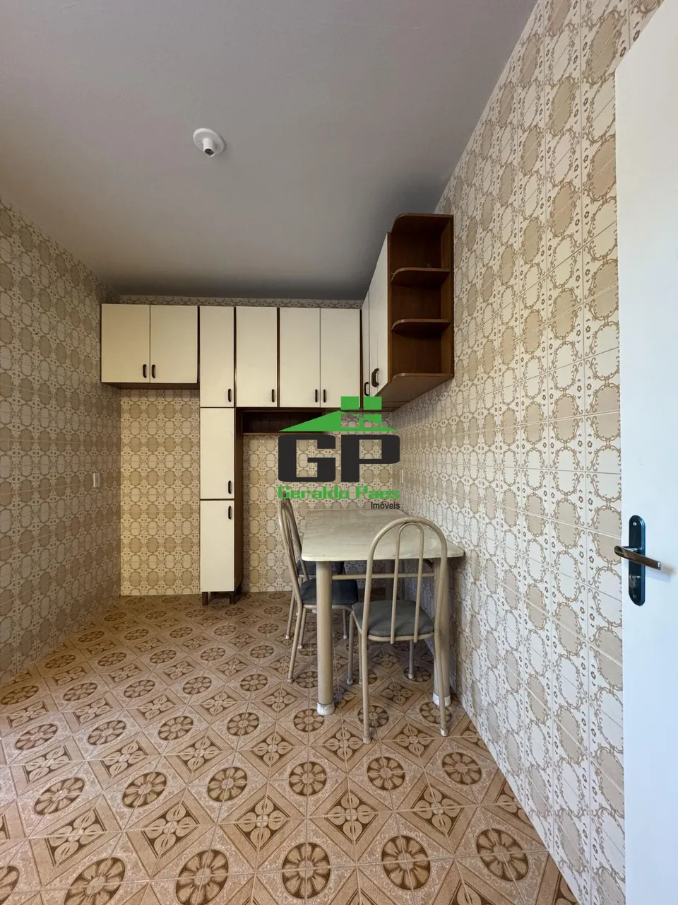 2-bedroom apartment with separate closed kitchen — photo 3