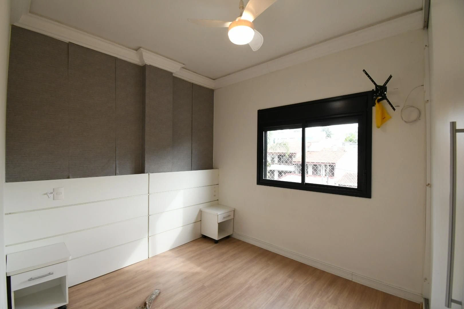 3-bedroom apartment in a building with a gym — photo 8