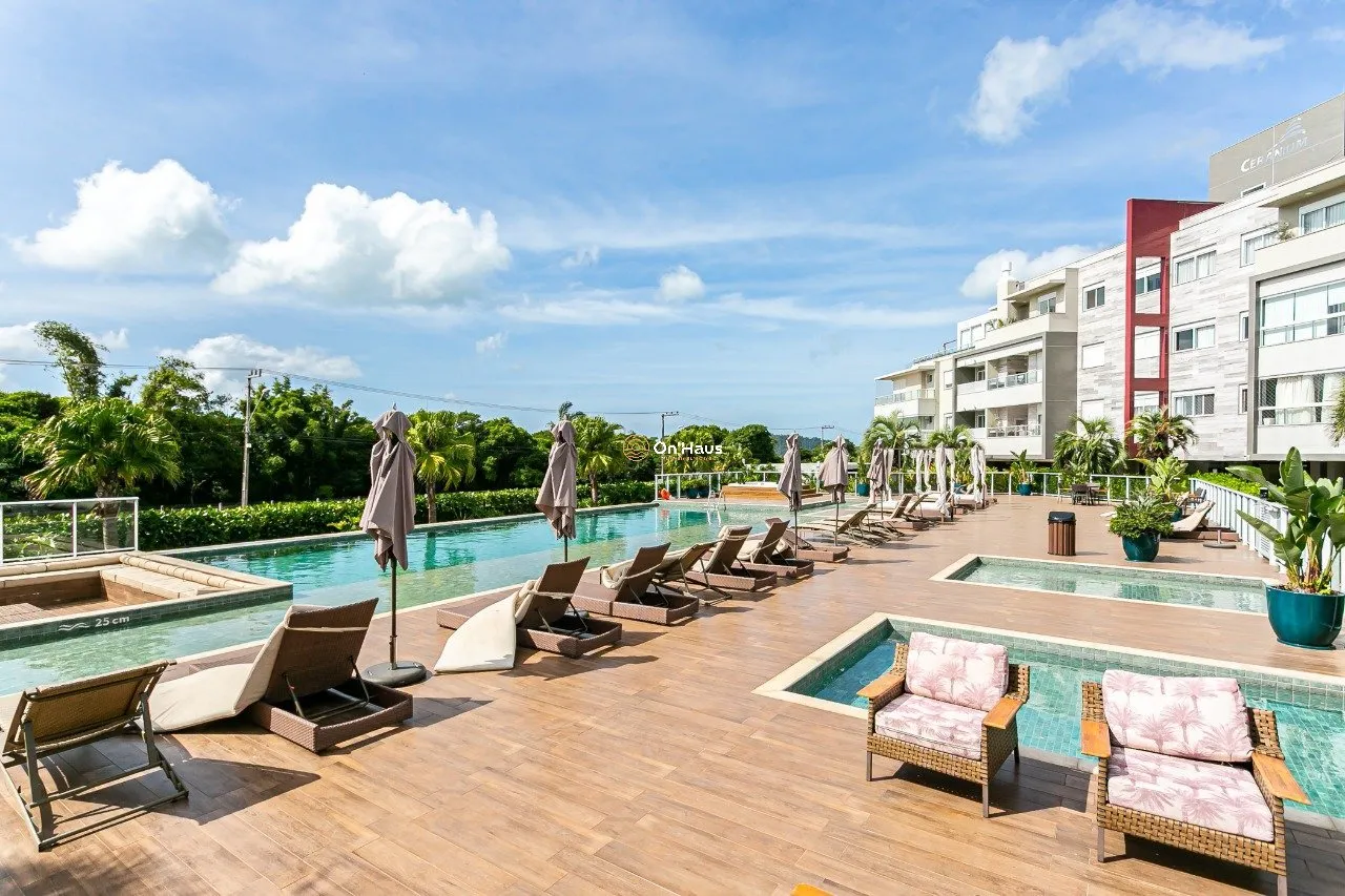 3-bedroom apartment in a building with a pool — photo 24
