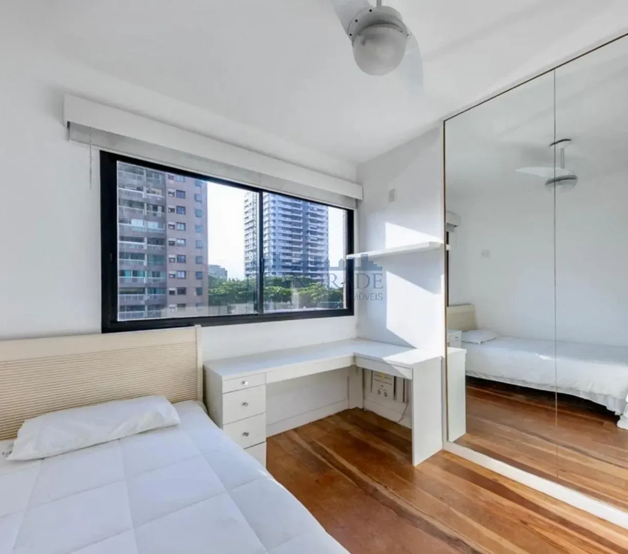 4-bedroom apartment with a water view in Rio de Janeiro — photo 21