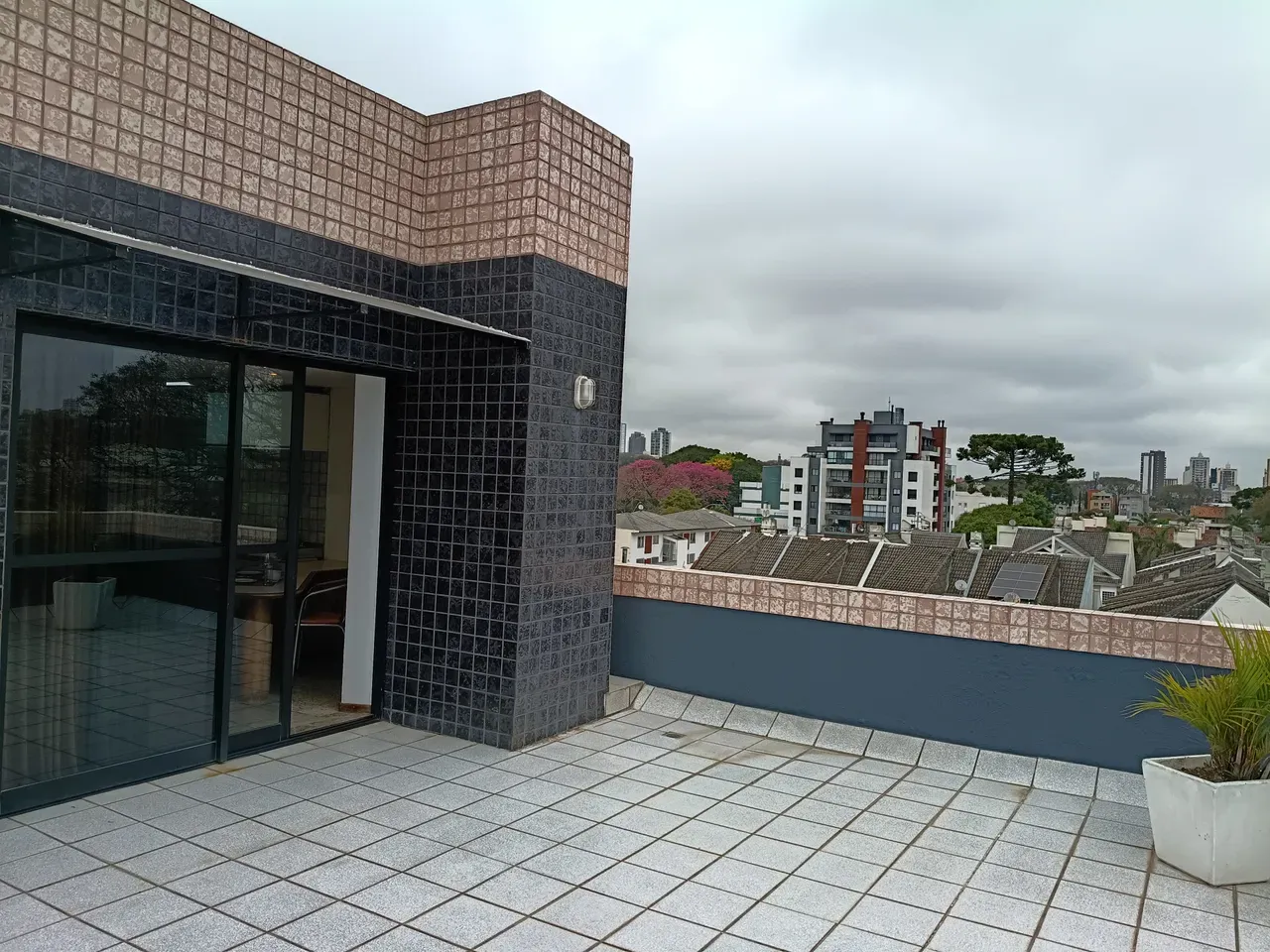 80 m² apartment with a home office and a washing machine — photo 9