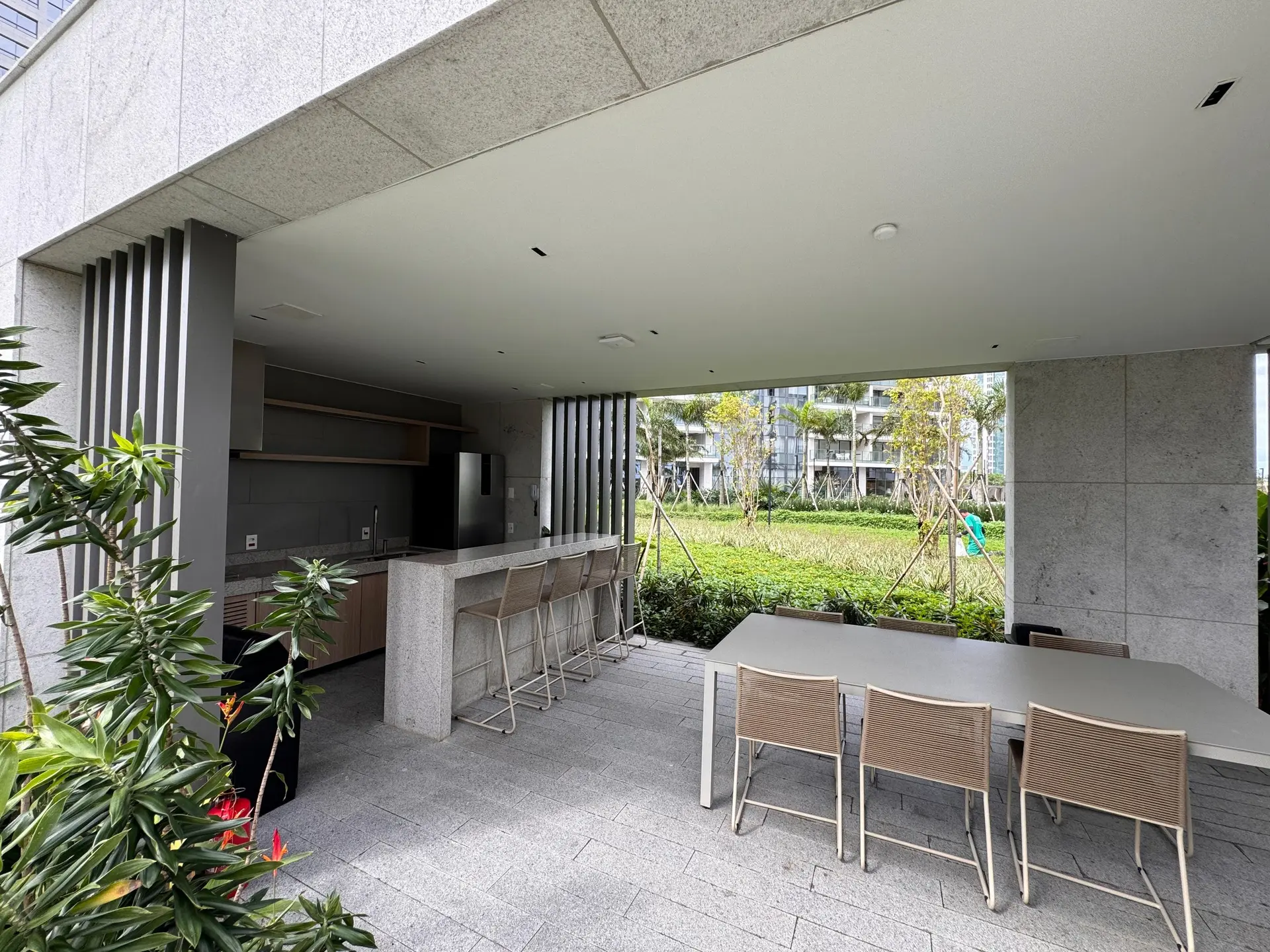 Furnished apartment with 3 en-suite bedrooms and balcony — photo 23