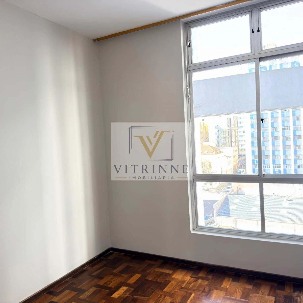 3-bedroom apartment with wood or laminate floors in Curitiba — photo 21