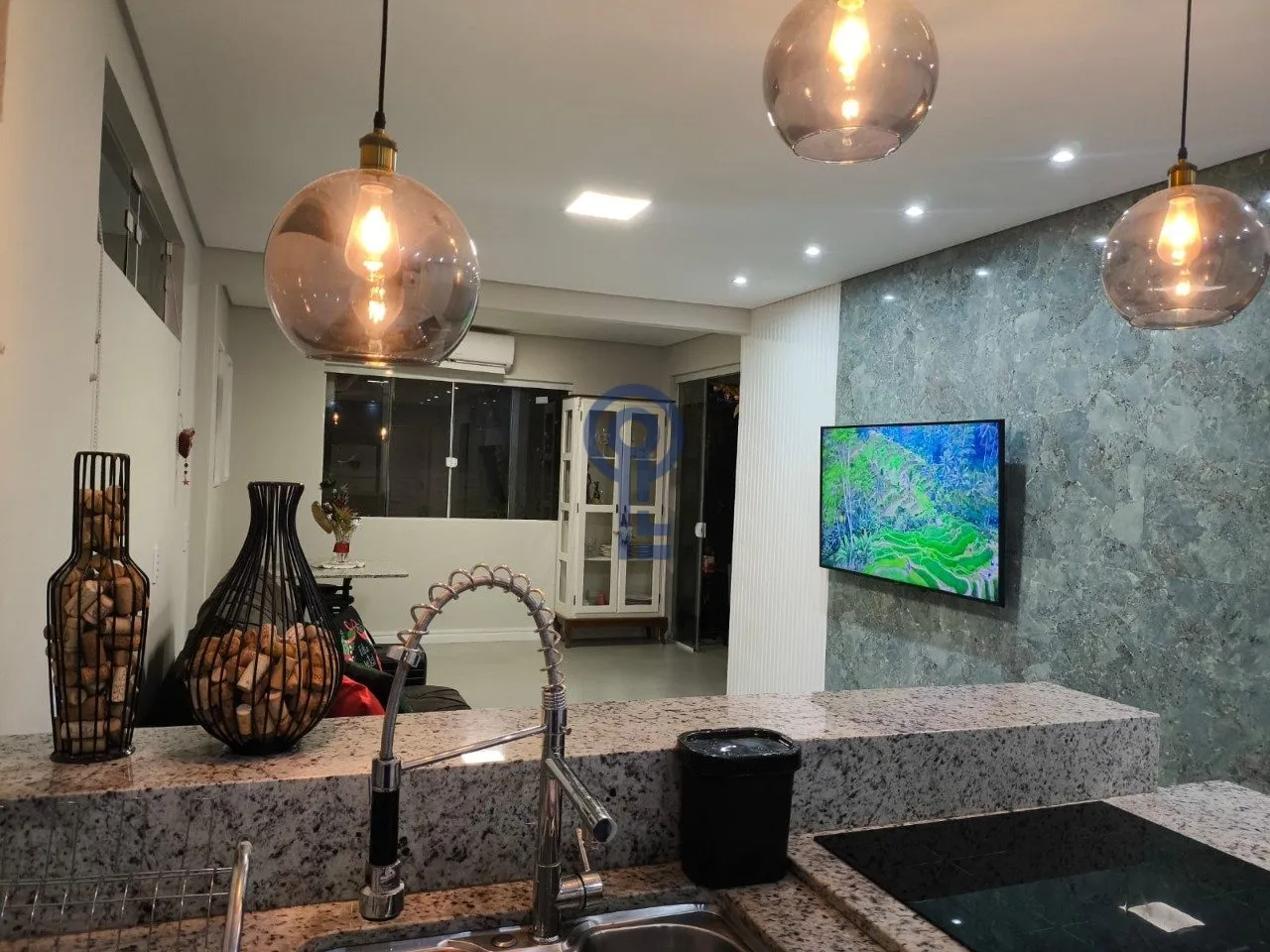 Furnished 2-bedroom house with private garden — photo 2