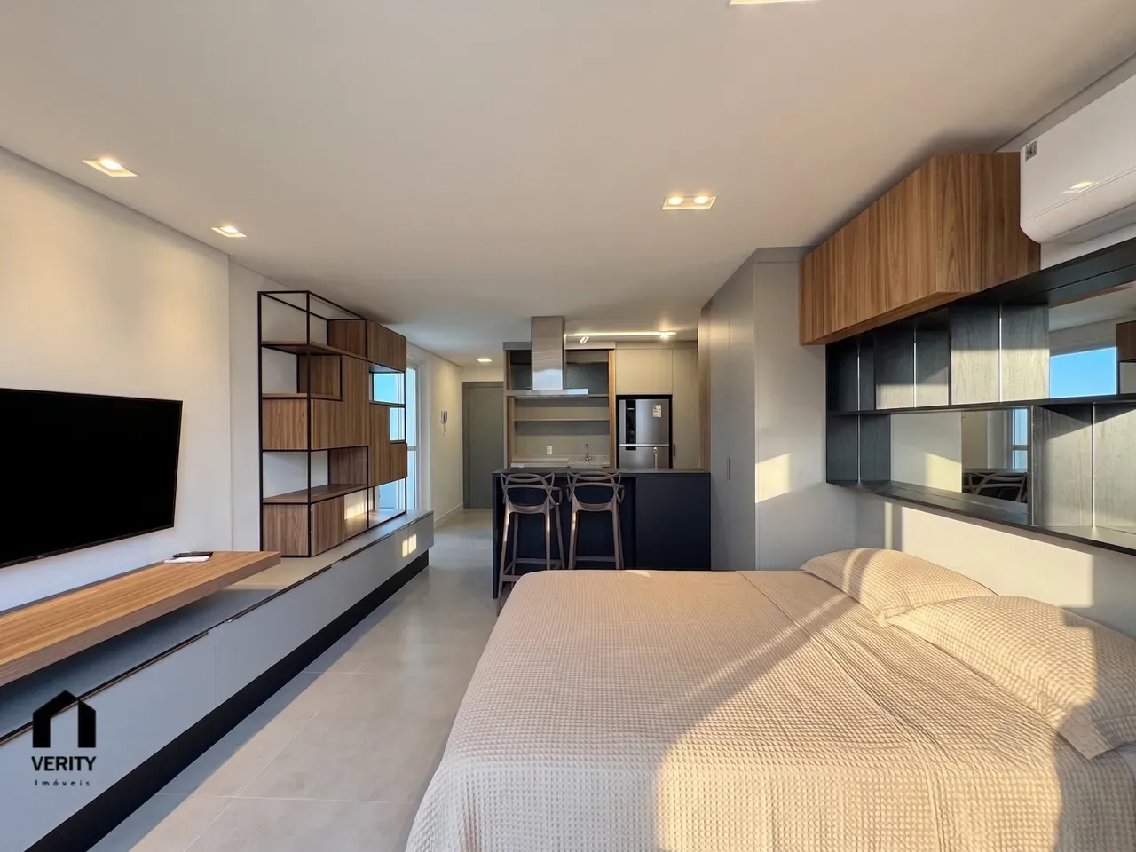 Furnished studio with 1 bedroom and a private garden — photo 3