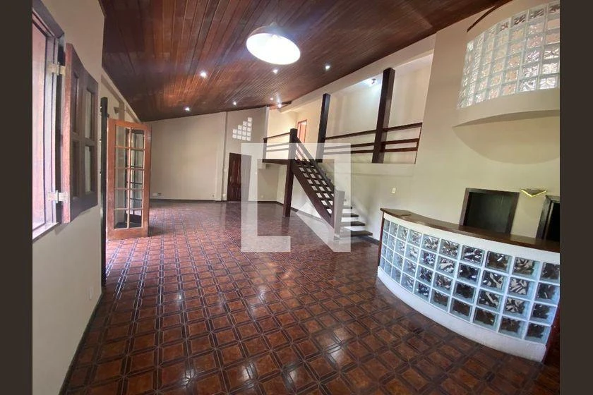 Rental house with 6 bedrooms and 704 m² — photo 2