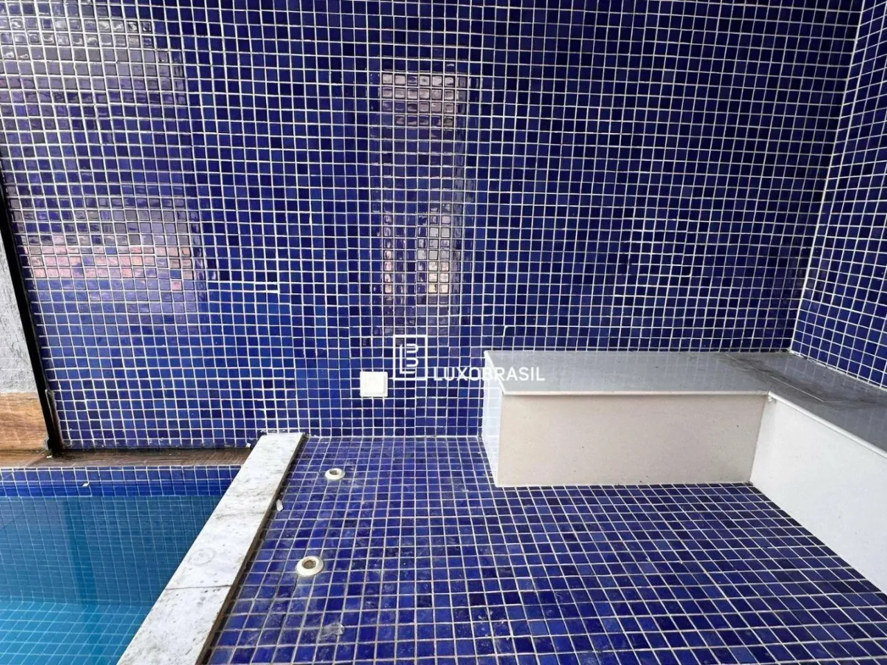 Unfurnished house with fitted kitchen and balcony — photo 16