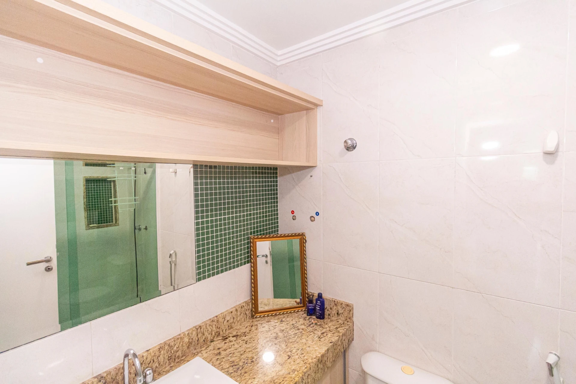Apartamento mobiliado com 4 quartos e 3 banheiros — photo 30