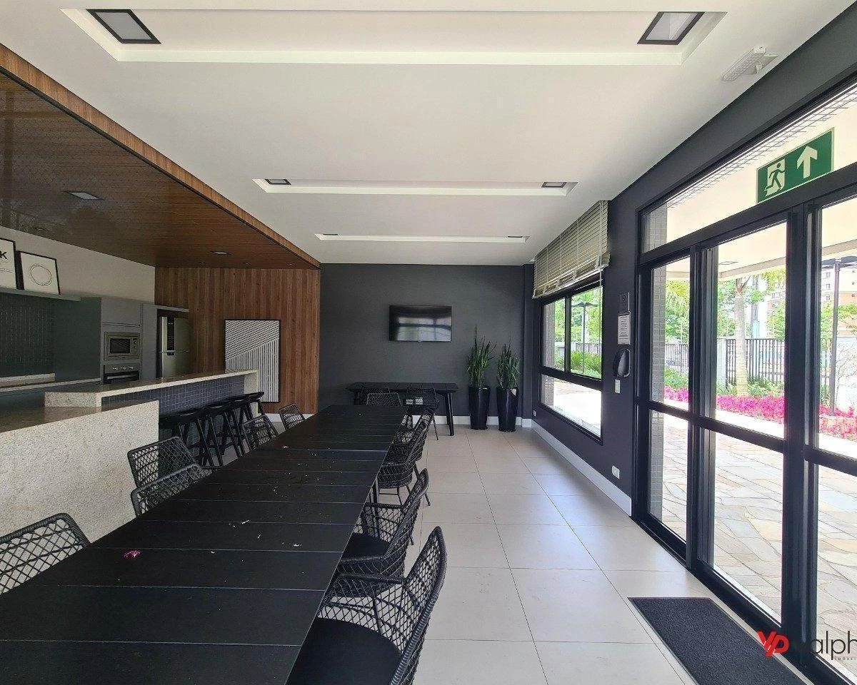 2-bedroom apartment in a building with a gym — photo 33