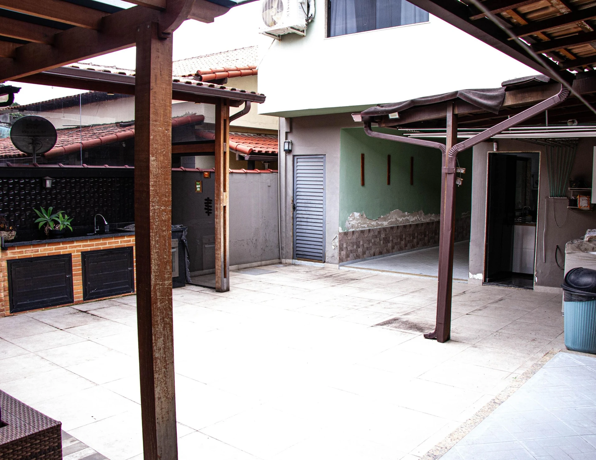 Furnished house, 300 m², with a grill on the balcony — photo 43