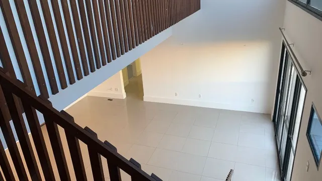 Walk-in closet in a 4-bedroom apartment, 370 m² — photo 10
