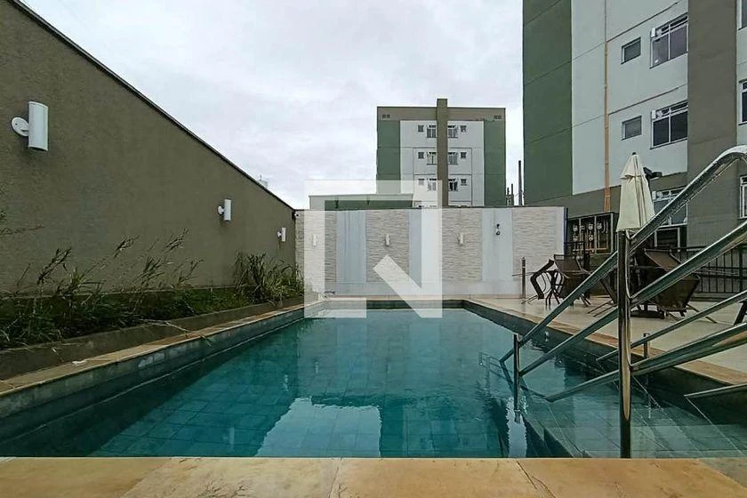 Apartamento de 2 quartos com piso de madeira ou laminado — photo 13
