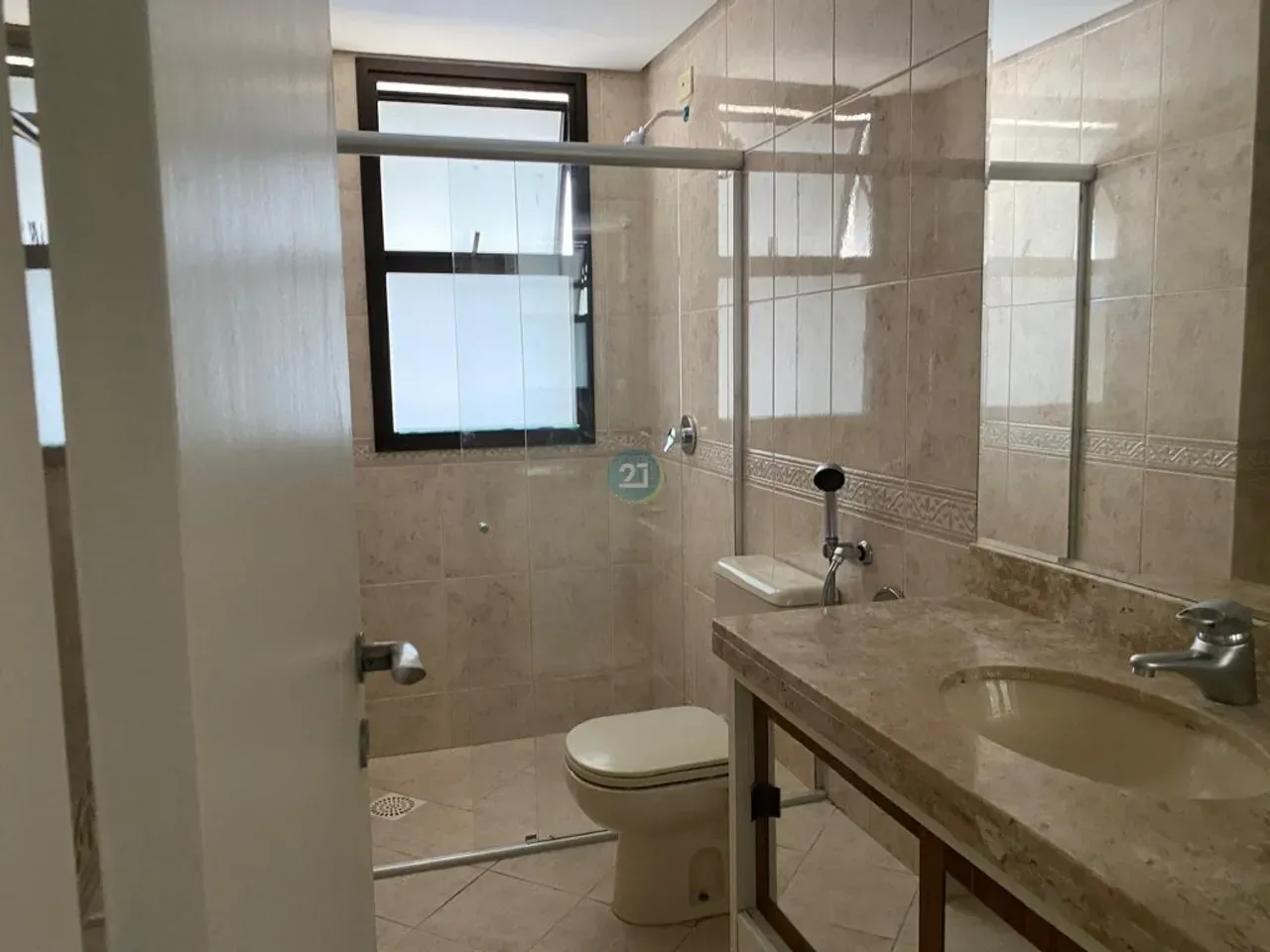 Apartamento de 230 m² con 3 suites y despacho — photo 26