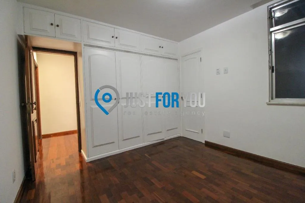 3-bedroom apartment with separate kitchen, 210 m² — photo 11