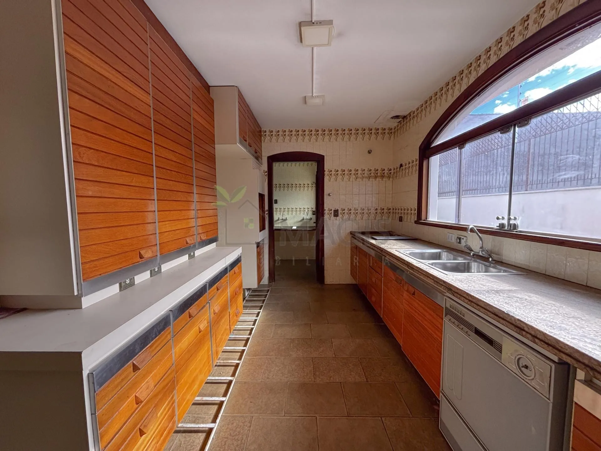 Будинок 604 м² з 4 спальнями та 4 ванними кімнатами — photo 2