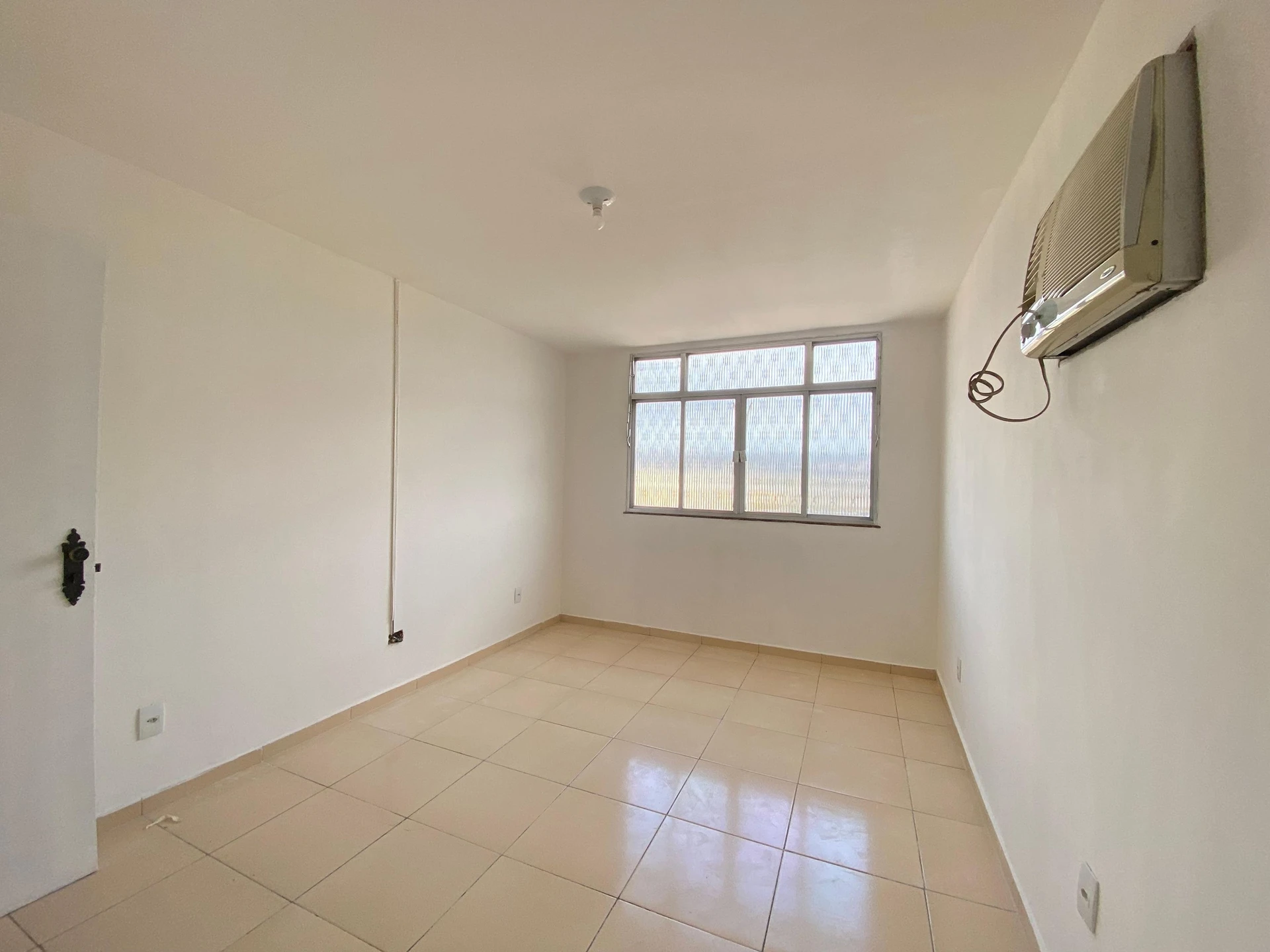 House with 2 bedrooms and a glass-enclosed shower — photo 21