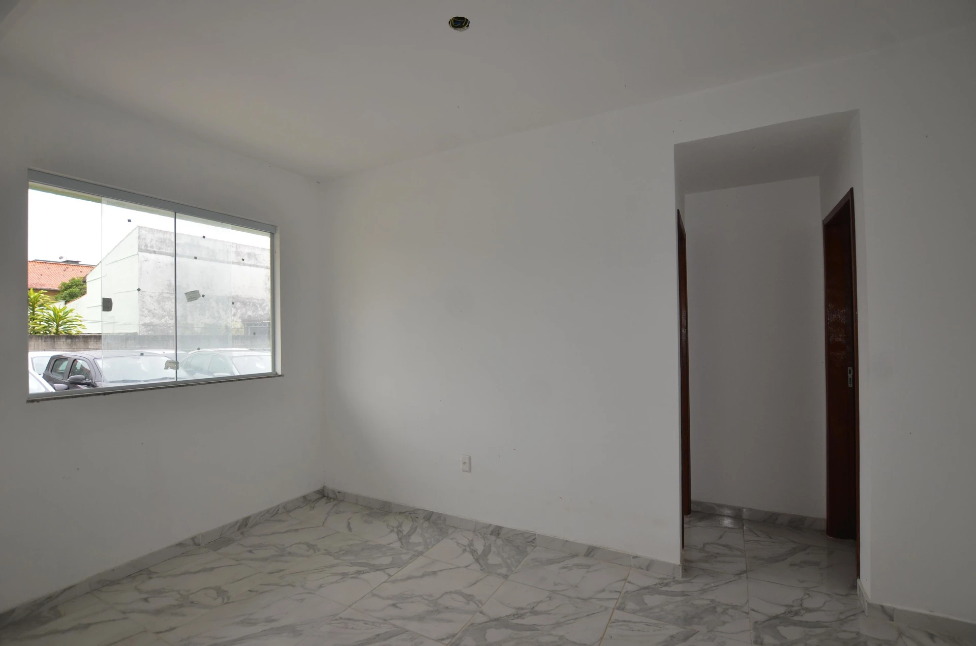 2-bedroom house with a bathtub — photo 14