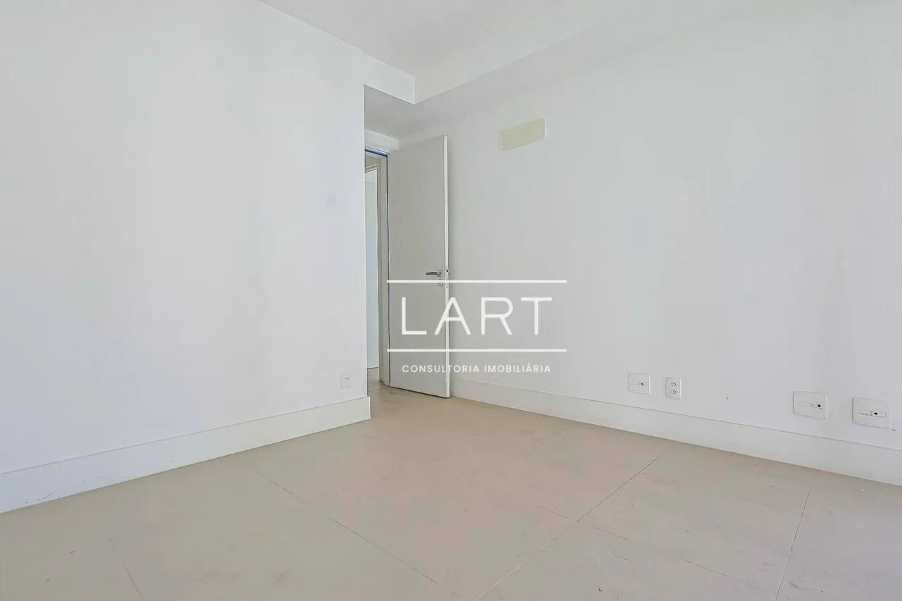 Top-floor apartment with 3 bedrooms and 2 bathrooms — photo 15
