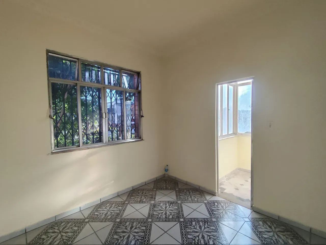 Unfurnished apartment with 3 bedrooms and 1 bathroom — photo 13