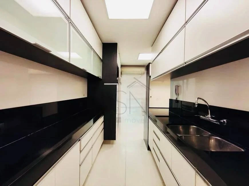 Home office in a 4-bedroom apartment, 316 m² — photo 9