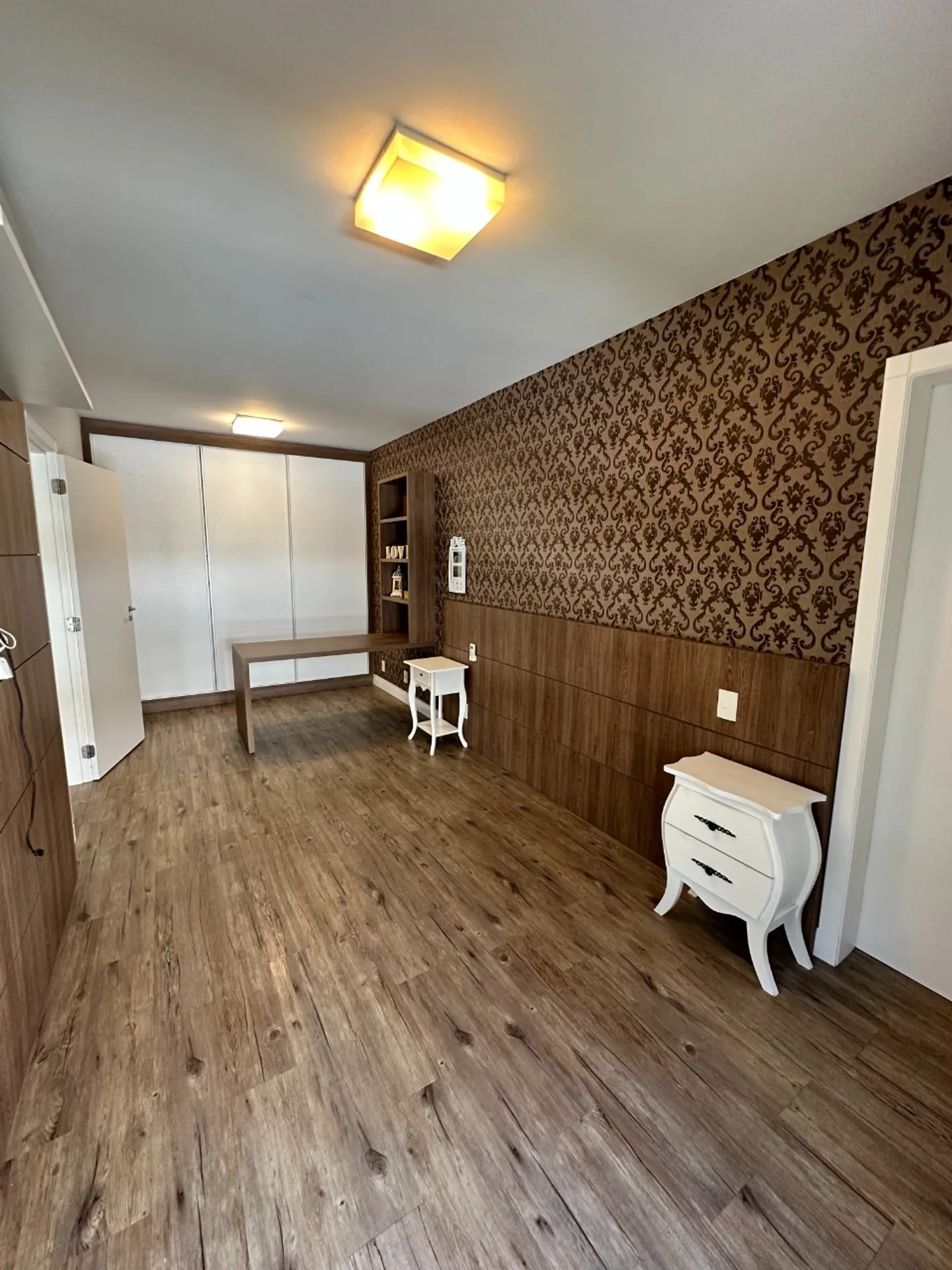 Apartamento amueblado de 2 dormitorios con terraza y parrilla — photo 21