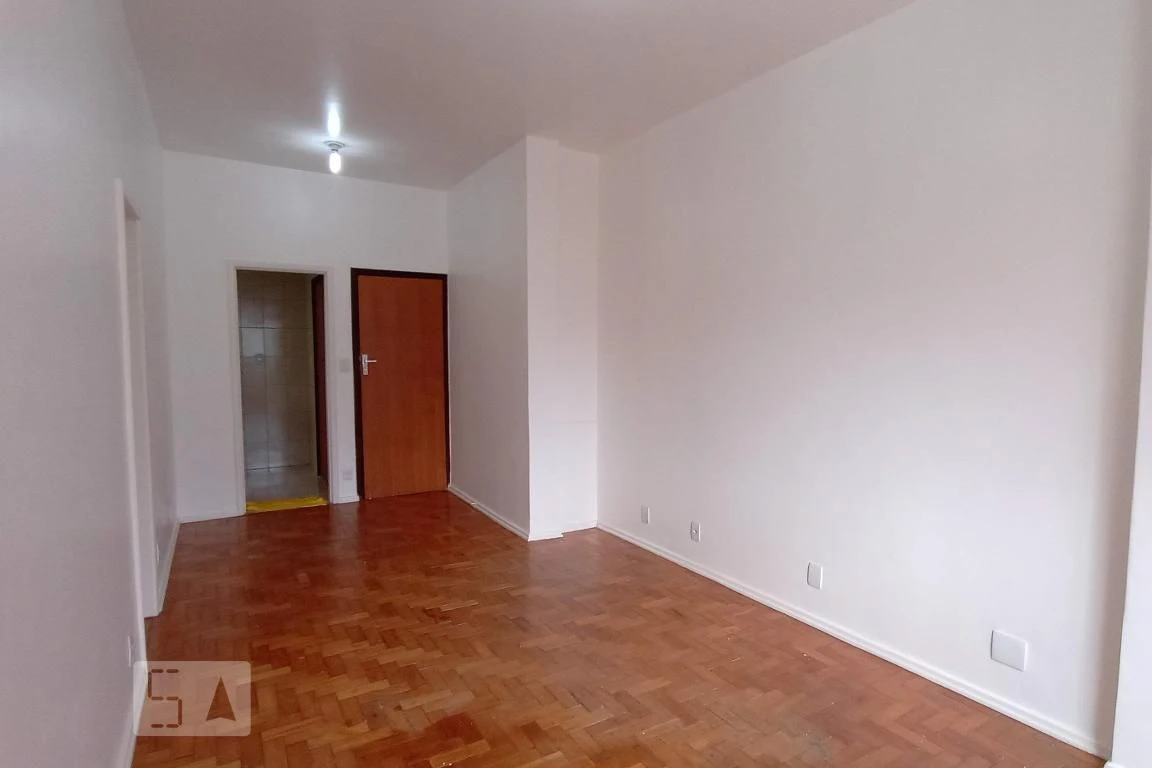 Wood or laminate floors in a 2-bedroom apartment, 55 m² — photo 15