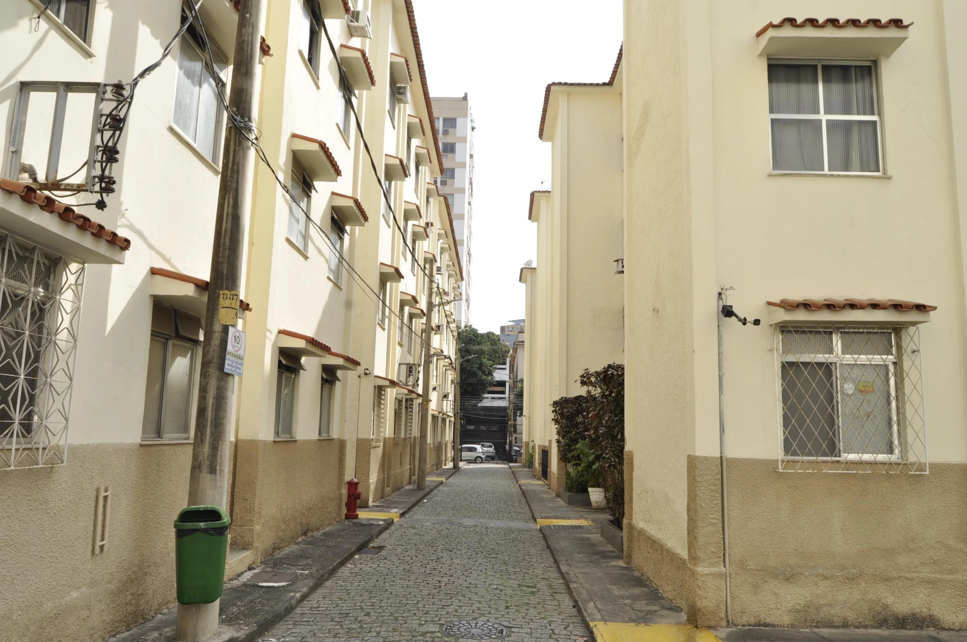 Unfurnished 2-bedroom apartment with private garden