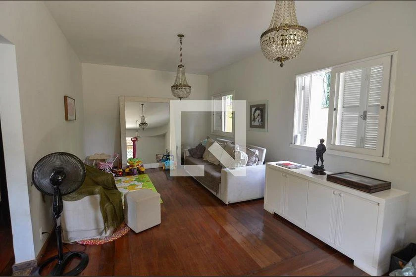 House for rent with 5 bedrooms, 694 m² and a separate kitchen